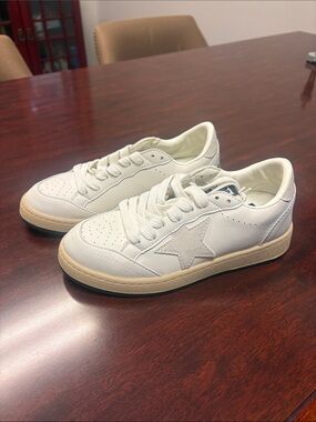 White Star Accent Low-Top Sneakers